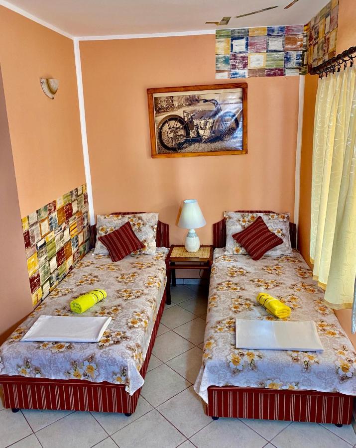فندق Vila Duricic 300M Od Mora Ðenovići المظهر الخارجي الصورة