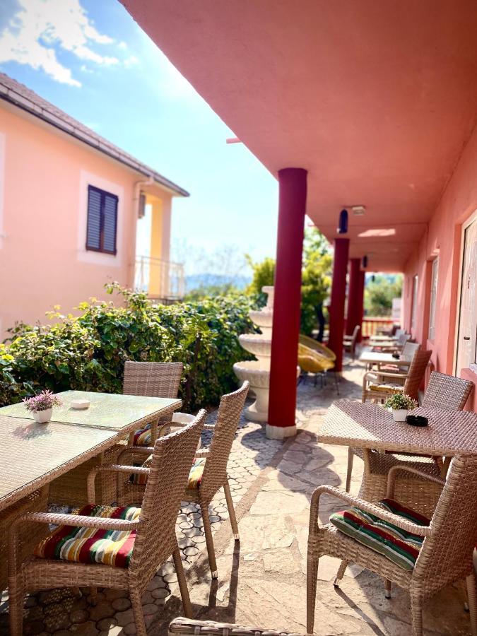 فندق Vila Duricic 300M Od Mora Ðenovići المظهر الخارجي الصورة